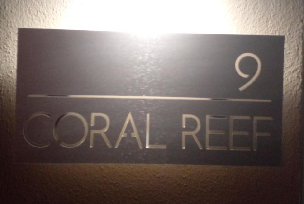 Coral Reef Apartments خليج سانت بول المظهر الخارجي الصورة