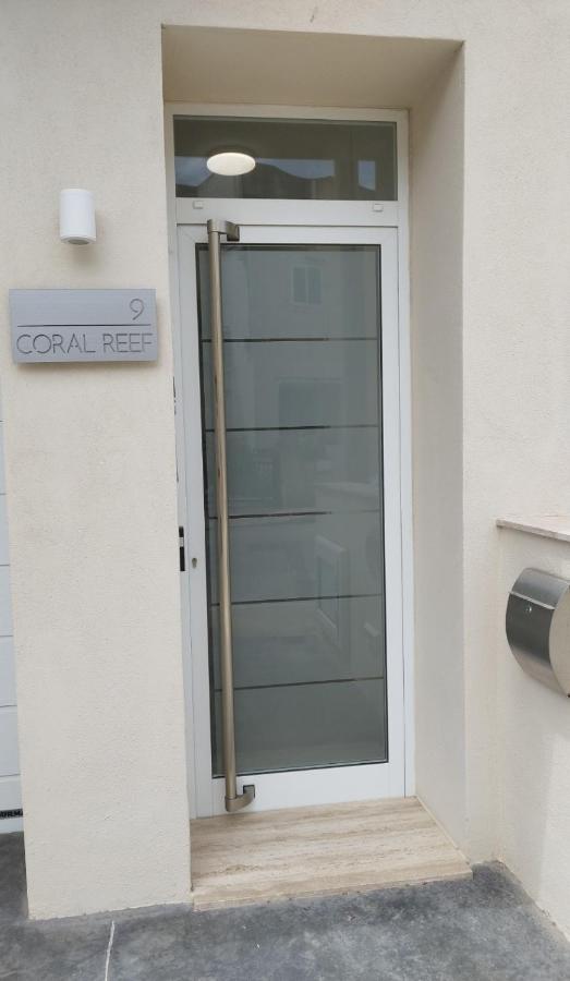 Coral Reef Apartments خليج سانت بول المظهر الخارجي الصورة